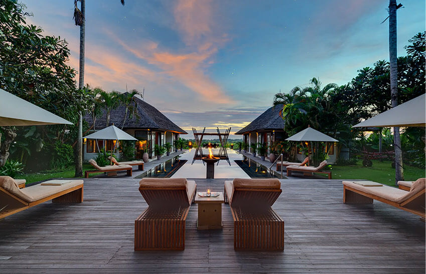 Villa Mandalay - Sunset view across the pool